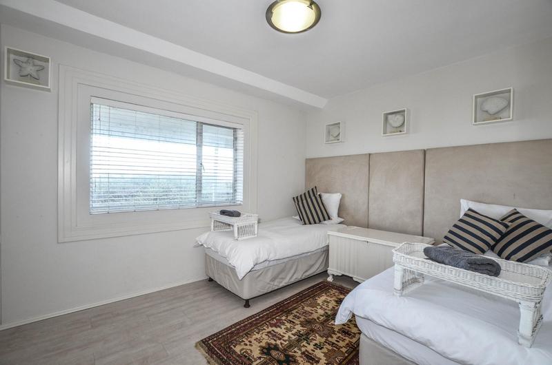 To Let 3 Bedroom Property for Rent in Dolphin Beach Western Cape